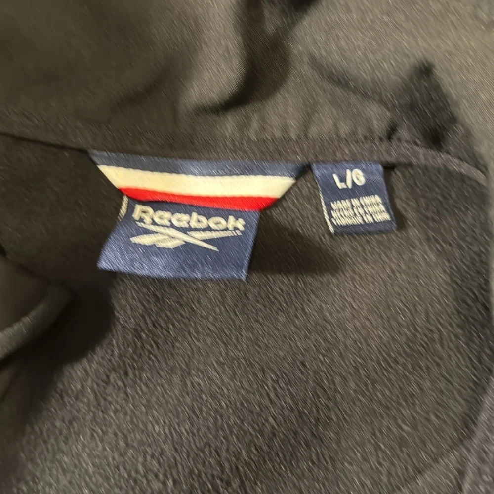 Reebok Men's‎ large Charcoal Black Vest two tone zip chest pocket